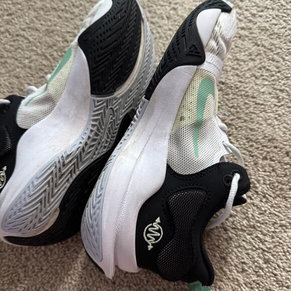 Nike Giannis Immortality 2 in White Black Volt Basketball Shoes Size 6 Youth main image 6
